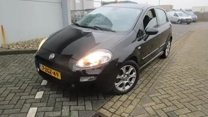 Zwart Gebruikt 2015 Fiat Punto Evo Street Hatchback | € 3.750 (Eerlijke prijs)