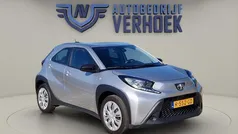 Grijs Gebruikt 2022 Toyota Aygo Play Hatchback | € 14.900 (Eerlijke prijs)