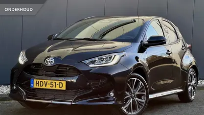 Zwart Occasion 2025 Toyota Yaris Hybrid Executive Hatchback | € 29.995 (Eerlijke prijs)