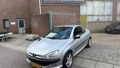 Grijs Gebruikt 2002 Peugeot 206 CC Cabriolet | € 1.499 (Eerlijke prijs)