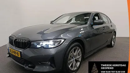 Gebruikt 2022 BMW 330e Sport Line Sedan | € 28.890 (Goede deal)
