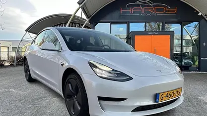Occasion 2019 Tesla Model 3 Standard Range Sedan | € 18.680 (Eerlijke prijs)