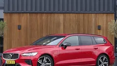 Rood Gebruikt 2020 Volvo V60 R-Design Stationwagen | € 29.995 (Eerlijke prijs)