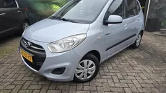 Grijs, metallic lak Gebruikt 2013 Hyundai i10 Hatchback | € 4.999 (Eerlijke prijs)