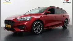 Rood Gebruikt 2020 Ford Focus ST-Line Stationwagen | € 15.395 (Eerlijke prijs)