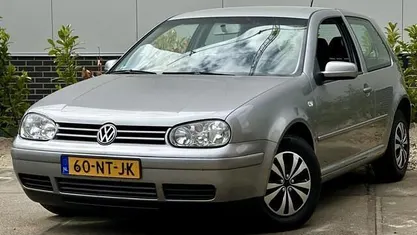 Occasion VW Golf IV 75 PK (55 kW) 2002 Grijs, metallic lak Hatchback