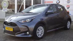 Grijs Gebruikt 2023 Toyota Yaris Hybrid Active Hatchback | € 21.995 (Eerlijke prijs)