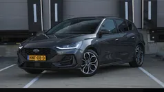 Grijs Gebruikt 2022 Ford Focus ST-Line X Hatchback | € 24.995 (Eerlijke prijs)