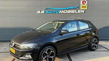 Zwart Occasion 2018 VW Polo Comfortline Hatchback | € 9.995 (Eerlijke prijs)