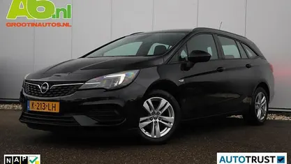 Zwart Occasion 2021 Opel Astra Edition Stationwagen | € 11.900 (Eerlijke prijs)