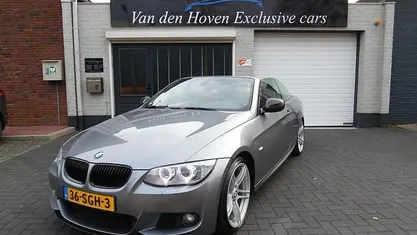 Grijs (metallic) Gebruikt 2011 BMW 325 Cabriolet M Sport Cabriolet | € 16.795 (Eerlijke prijs)