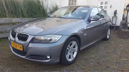 Grijs Gebruikt 2009 BMW 325 Sedan | € 5.950 (Eerlijke prijs)