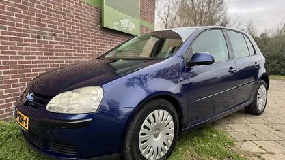 Blauw (metallic) Gebruikt 2007 VW Golf V Hatchback | € 1.995 (Eerlijke prijs)