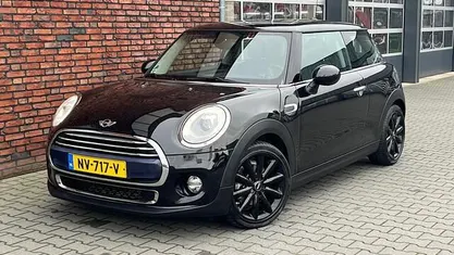 Zwart Gebruikt 2017 Mini Cooper Business Hatchback | € 12.950 (Eerlijke prijs)