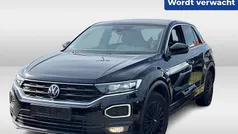 Zwart Gebruikt 2021 VW T-Roc R-line SUV | € 29.950 (Eerlijke prijs)
