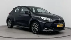 Zwart Gebruikt 2021 Toyota Yaris Hybrid Hatchback | € 20.999 (Eerlijke prijs)