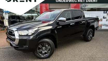 Zwart Occasion 2024 Toyota HiLux Pickup | € 43.995 (Eerlijke prijs)