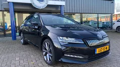 Zwart Gebruikt 2022 Skoda Superb SportLine Stationwagen | € 30.745 (Eerlijke prijs)