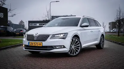 Wit Occasion 2017 Skoda Superb Business Line Stationwagen | € 11.900 (Goede deal)