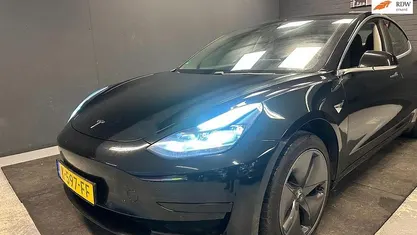 Occasion 2020 Tesla Model 3 Standard Range Sedan | € 13.999 (Goede deal)