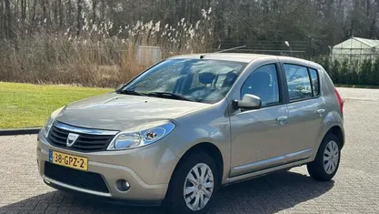 Occasion Dacia Sandero Lauréate 75 PK (55 kW) 2008 Grijs Hatchback