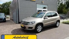 Goud, metallic lak Gebruikt 2016 VW Tiguan SUV | € 13.777 (Super prijs)