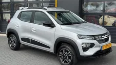 Grijs Gebruikt 2023 Dacia Spring Essentiel Hatchback | € 10.900 (Goede deal)