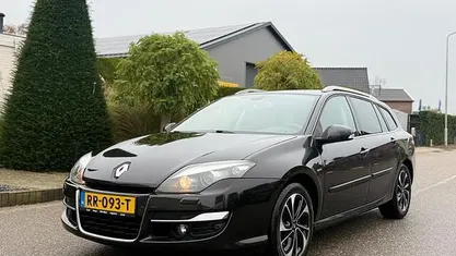 Zwart (metallic) Gebruikt 2014 Renault Laguna III Bose Edition Stationwagen | € 4.700 (Eerlijke prijs)