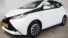 Wit Gebruikt 2015 Toyota Aygo Hatchback | € 7.745 (Eerlijke prijs)