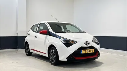 Wit Gebruikt 2018 Toyota Aygo Hatchback | € 7.949 (Eerlijke prijs)