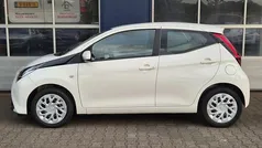 Wit Gebruikt 2020 Toyota Aygo X-play Hatchback | € 10.950 (Eerlijke prijs)
