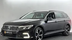Zwart Gebruikt 2021 VW Passat GTE Stationwagen | € 20.700 (Eerlijke prijs)