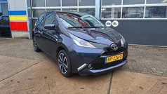Blauw Gebruikt 2015 Toyota Aygo X-play Hatchback | € 7.495 (Eerlijke prijs)