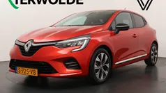 Rood Gebruikt 2023 Renault Clio V Evolution Hatchback | € 18.795 (Eerlijke prijs)