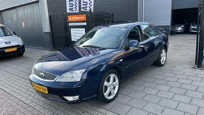 Occasion Ford Mondeo Platinum 146 PK (107 kW) 2005 Blauw, metallic lak Hatchback