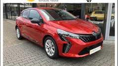 Gebruikt 2024 Renault Clio V Evolution Hatchback | € 18.950 (Eerlijke prijs)