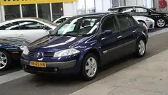 Blauw Gebruikt 2005 Renault Mégane II Expression Sedan | € 1.944 (Eerlijke prijs)