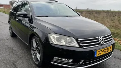 Zwart (metallic) Gebruikt 2012 VW Passat Highline Stationwagen | € 9.950 (Eerlijke prijs)