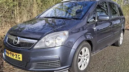 Grijs Gebruikt 2006 Opel Zafira Executive MPV | € 1.675 (Goede deal)