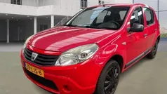 Rood Gebruikt 2010 Dacia Sandero Ambiance Hatchback | € 1.495