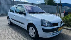 Wit Gebruikt 2002 Renault Clio II Authentique Hatchback | € 950 (Eerlijke prijs)