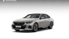 Grijs Nieuw 2025 BMW i5 M Sport Sedan | € 90.396 (Eerlijke prijs)