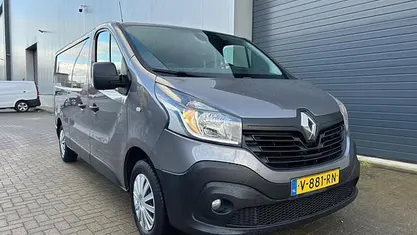 Occasion Renault Trafic Komfort 121 PK (88 kW) 2018 Grijs (metallic) MPV