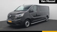 Midnightzwart d68 Gebruikt 2023 Renault Trafic Komfort Van | € 22.730 (Eerlijke prijs)