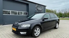 Zwart, metallic lak Occasion 2014 Skoda Octavia Ambition Stationwagen | € 7.950 (Eerlijke prijs)