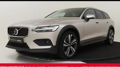 Grijs Gebruikt 2024 Volvo V60 CC Ultimate Stationwagen | € 54.890 (Eerlijke prijs)