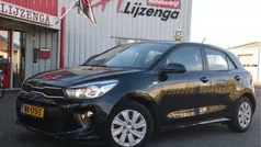 Zwart, metallic lak Gebruikt 2017 Kia Rio Hatchback | € 7.499 (Goede deal)