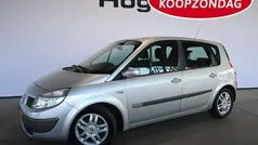 Grijs Gebruikt 2005 Renault Scénic II Expression MPV | € 1.440 (Eerlijke prijs)