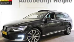 Zwart Gebruikt 2015 VW Passat Highline Stationwagen | € 14.745 (Eerlijke prijs)