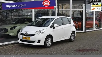 Wit Gebruikt 2014 Toyota Verso-S MPV | € 12.444 (Eerlijke prijs)